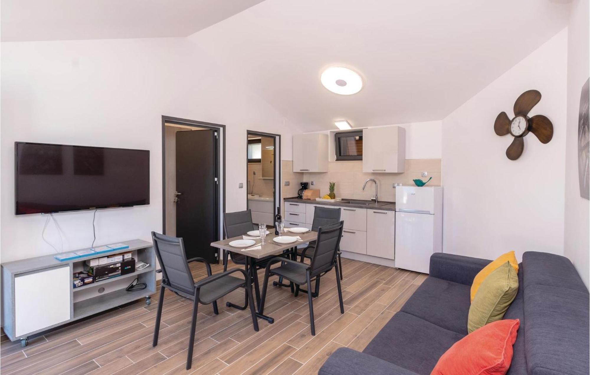 Nice Home In Kneze With Wifi Pupnat Exterior photo